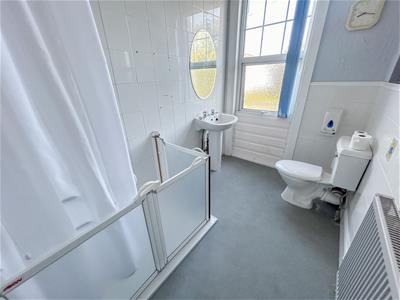 SHOWER ROOM